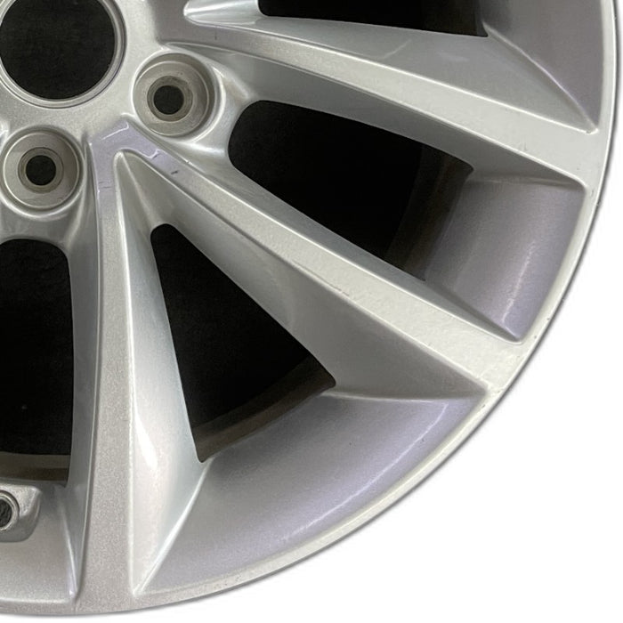 17" SORENTO 16-18 17x7 alloy Original OEM Wheel Rim - Close-Up Detail