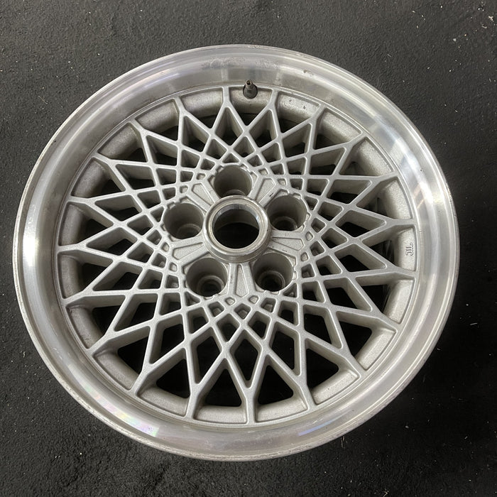16" GRAND PRIX 89-96 16x8 Original OEM Wheel Rim - Close-Up Detail