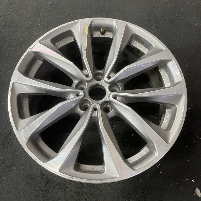 19" BMW X3 18-20 19x7.5 , 5 spoke, V spoke, wide spoke Original OEM Wheel Rim - Close-Up Detail