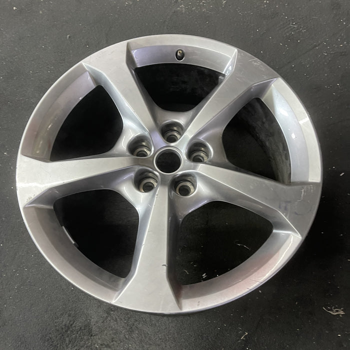 20" CAMARO 14 20x8 , , silver, opt R42, ID AAHY Original OEM Wheel Rim - Close-Up Detail