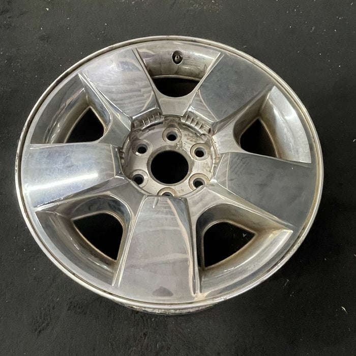 20" AVALANCHE 1500 09-11 20x8.5, 5 spoke, covered lug nuts, flat spoke Original - Close-Up Detail