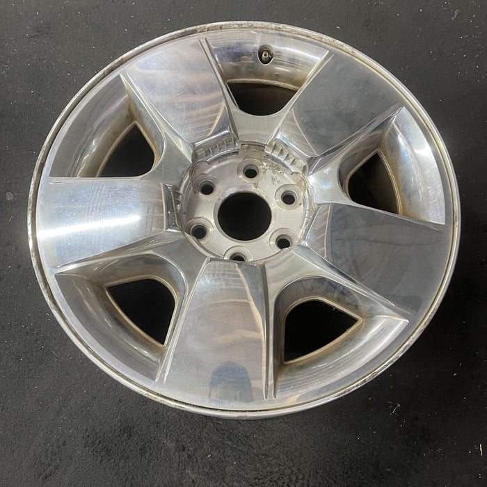 20" AVALANCHE 1500 09-11 20x8.5, 5 spoke, covered lug nuts, flat spoke Original - Close-Up Detail