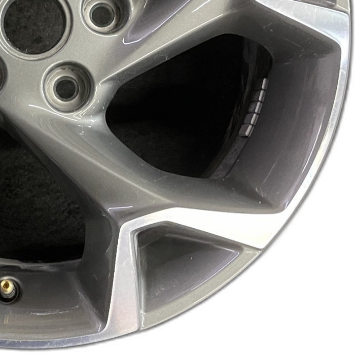 17" TRAX 24 17x7.5 gray opt Q7D Original OEM Wheel Rim - Close-Up Detail