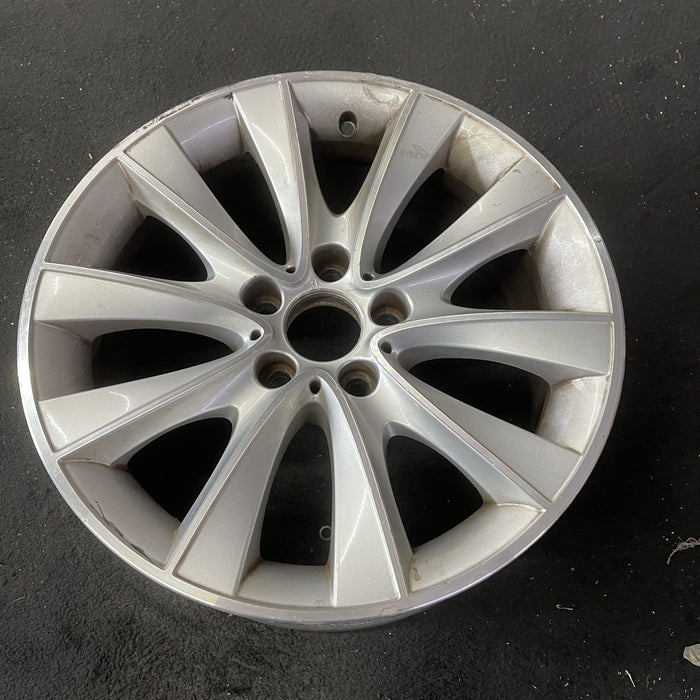 18" BMW 535i GT 10-17 18x8 , 10 spoke, V spoke Original OEM Wheel Rim - Close-Up Detail