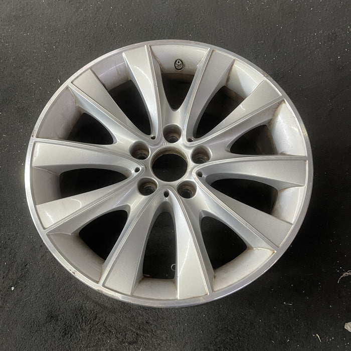 18" BMW 535i GT 10-17 18x8 , 10 spoke, V spoke Original OEM Wheel Rim - Close-Up Detail