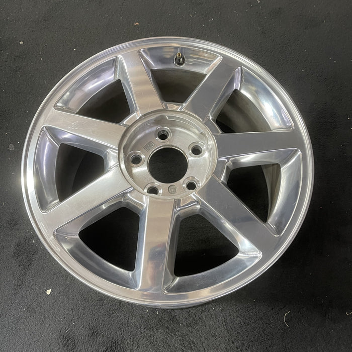 17" CTS 04-05 17x7.5 , , polished Original OEM Wheel Rim - Close-Up Detail