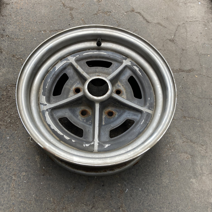 14" APOLLO 73-75 14x6, chrome Original OEM Wheel Rim - Close-Up Detail