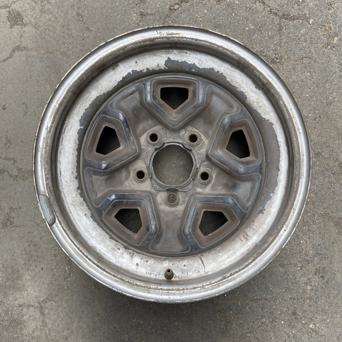 15" BLAZER S10/JIMMY S15 83-87 4x2, 15x7 Original OEM Wheel Rim - Angle View
