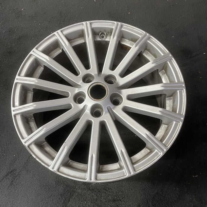 19" RANGE ROVER SPORT 10-12 , 19x9 Original OEM Wheel Rim - Close-Up Detail