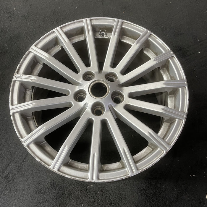 19" RANGE ROVER SPORT 10-12 , 19x9 Original OEM Wheel Rim - Close-Up Detail