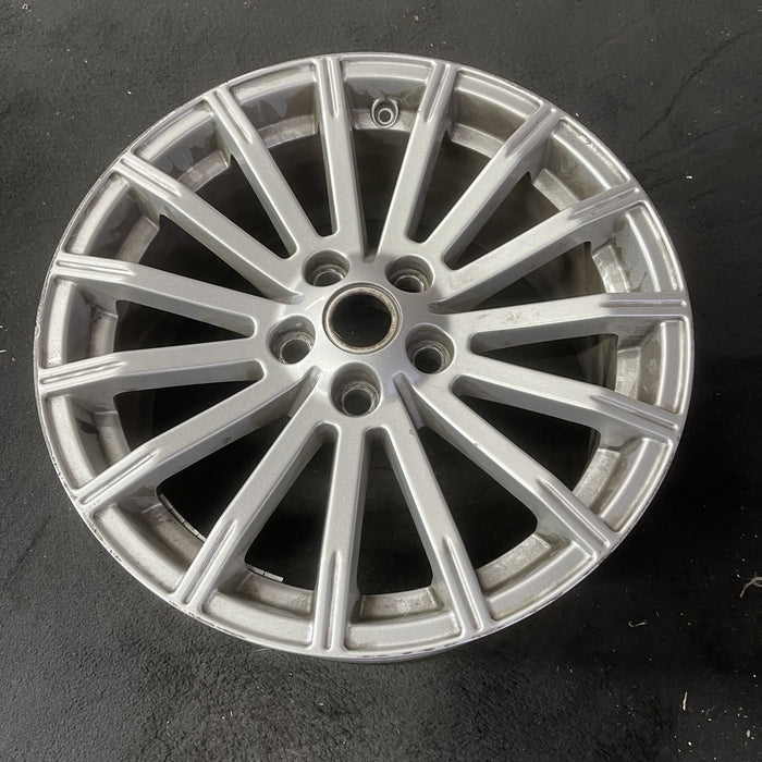 19" RANGE ROVER SPORT 10-12 , 19x9 Original OEM Wheel Rim - Close-Up Detail