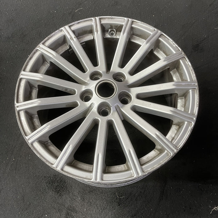 19" RANGE ROVER SPORT 10-12 , 19x9 Original OEM Wheel Rim - Close-Up Detail