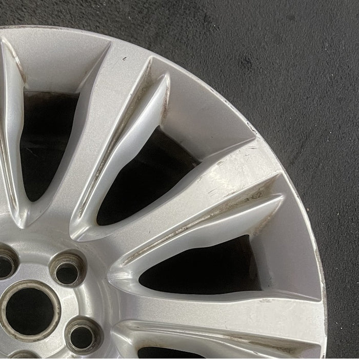 21" RANGE ROVER 13-14 alloy 21x9.5 10 spoke silver Original OEM Wheel Rim - Close-Up Detail