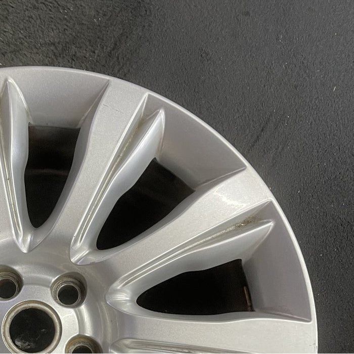 21" RANGE ROVER 13-14 alloy 21x9.5 10 spoke silver Original OEM Wheel Rim - Close-Up Detail