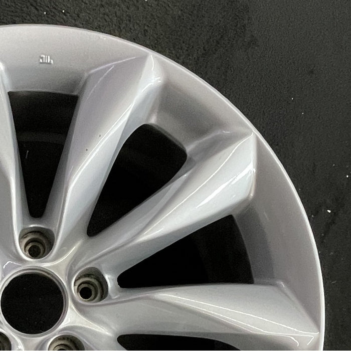 19" INFINITI QX50 19-22 19x7.5 alloy 5 V spoke silver Original OEM Wheel Rim - Close-Up Detail