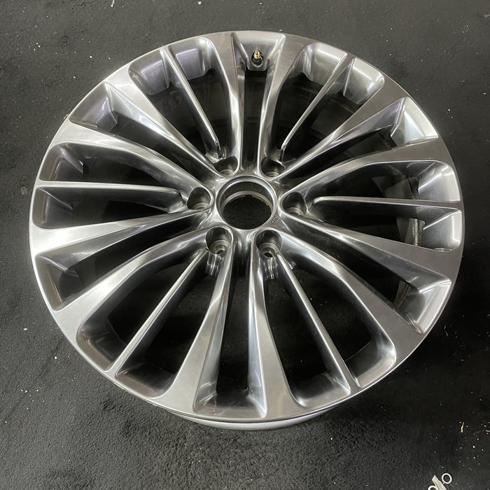 22" INFINITI QX80 18 22x8 Original OEM Wheel Rim - Close-Up Detail