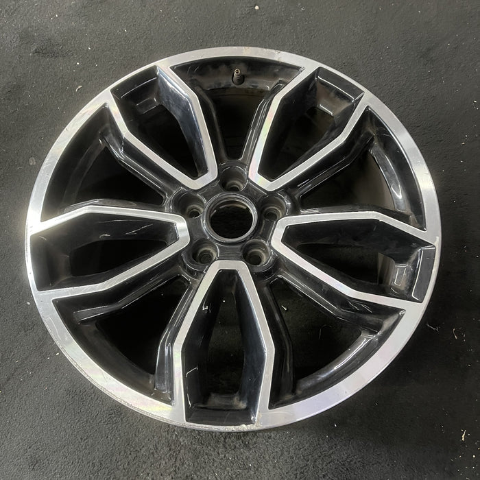 19" MUSTANG 13-14 19x8.5 , machined edges , 5 split spoke, Y spoke design - Close-Up Detail