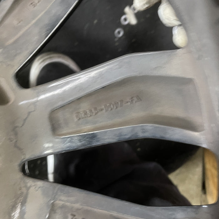 19" MUSTANG 13-14 19x8.5 , machined edges , 5 split spoke, Y spoke design - Close-Up Detail