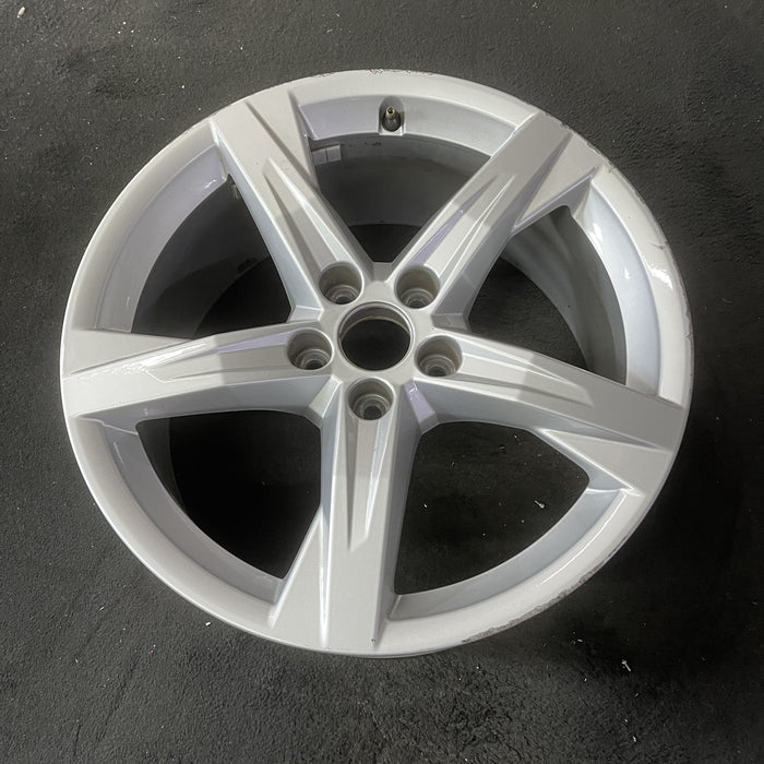 18" AUDI Q5 21 18x8 , Original OEM Wheel Rim - Close-Up Detail