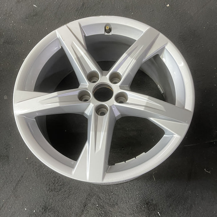 18" AUDI Q5 21 18x8 , Original OEM Wheel Rim - Close-Up Detail