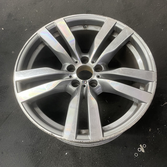 20" BMW X5M 10-13 20x10 , , double spoke, wide spoke Original OEM Wheel Rim - Close-Up Detail