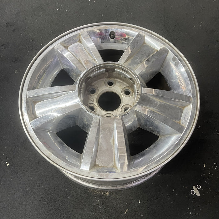 20" AVALANCHE 1500 09-10 20x8.5, 5 spoke, covered lug nuts, grooved spoke - Close-Up Detail