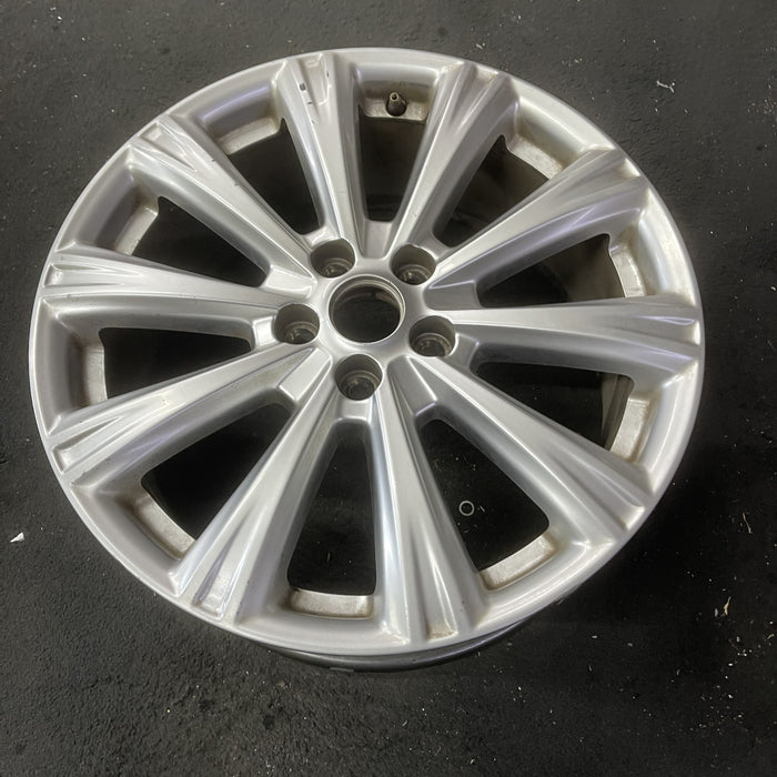 18" ESCAPE 17-18 18x7.5 , 10 spoke Original OEM Wheel Rim - Close-Up Detail