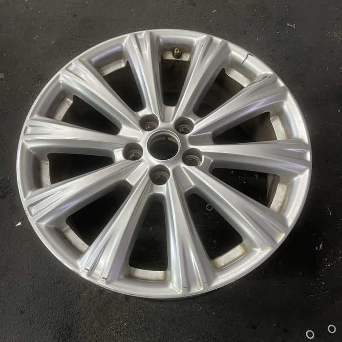 18" ESCAPE 17-18 18x7.5 , 10 spoke Original OEM Wheel Rim - Close-Up Detail