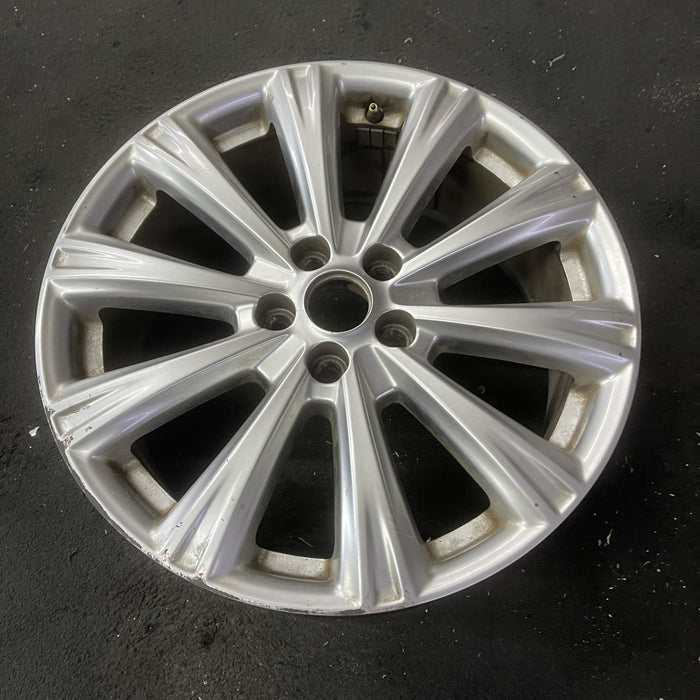18" ESCAPE 17-18 18x7.5 , 10 spoke Original OEM Wheel Rim - Close-Up Detail