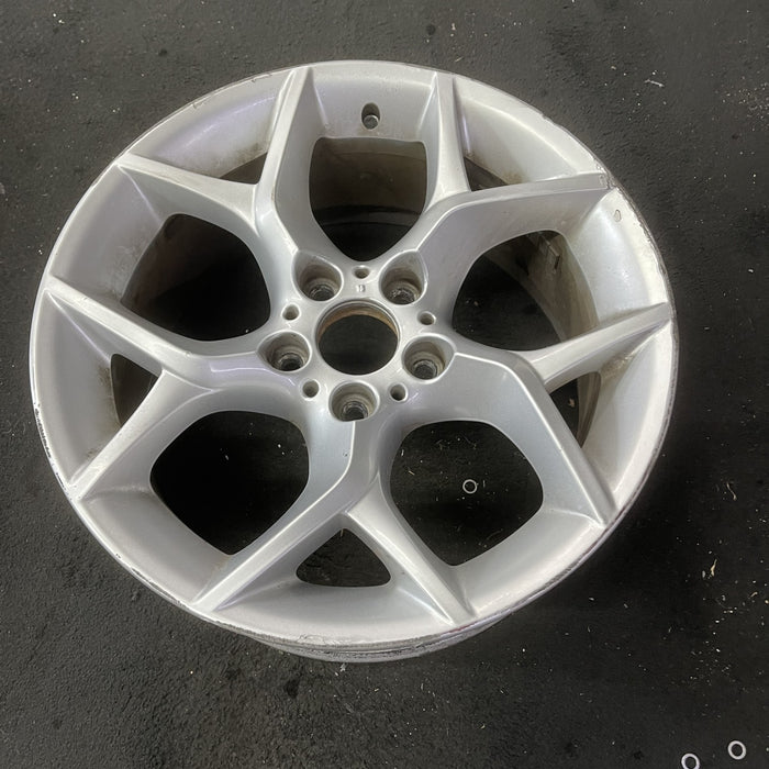 18" BMW X1 12-15 18x8 , 5 spoke, open Y spoke Original OEM Wheel Rim - Close-Up Detail