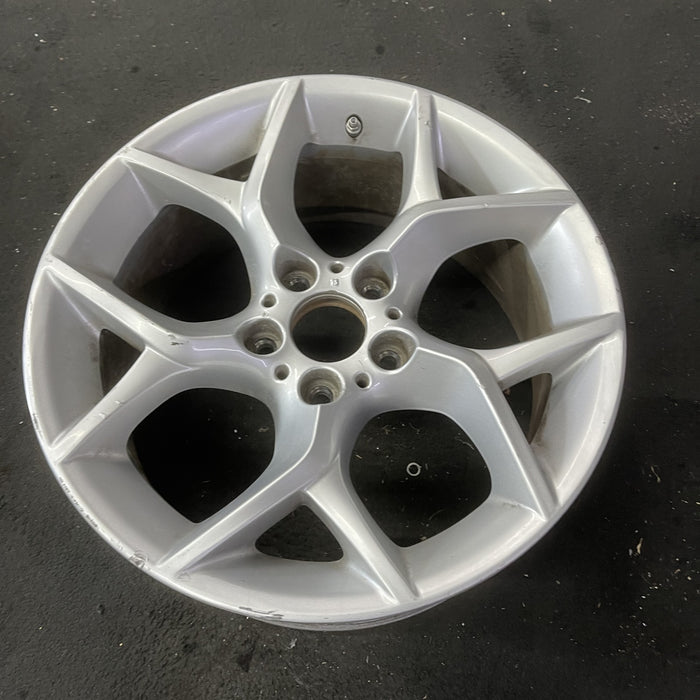18" BMW X1 12-15 18x8 , 5 spoke, open Y spoke Original OEM Wheel Rim - Close-Up Detail