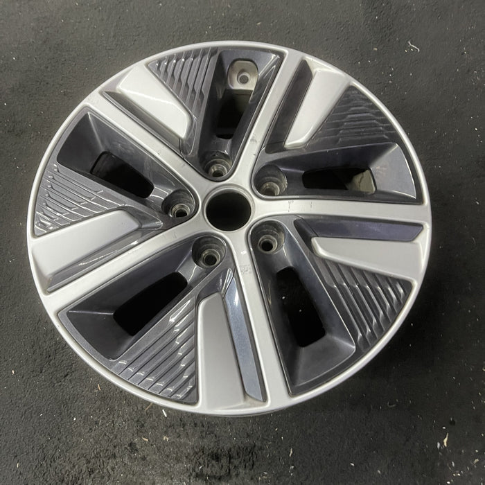 16" NIRO 20-21 16x6.5 , open spoke Original OEM Wheel Rim - Close-Up Detail