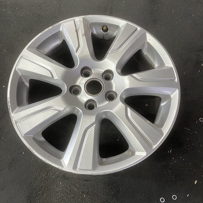 19" LR4 13 , 19x8 , 7 spoke Original OEM Wheel Rim - Close-Up Detail