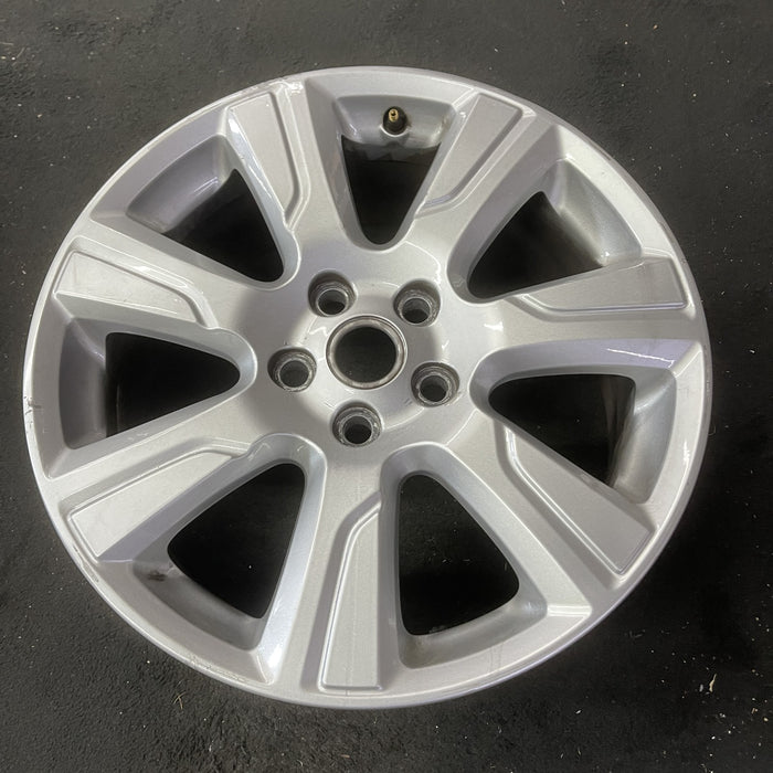 19" LR4 13 , 19x8 , 7 spoke Original OEM Wheel Rim - Close-Up Detail