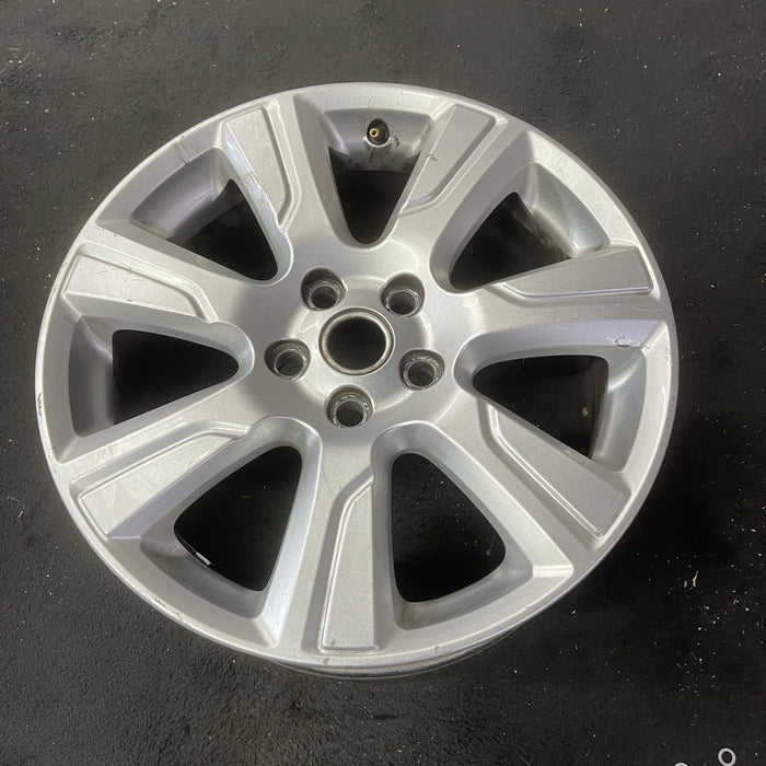 19" LR4 13 , 19x8 , 7 spoke Original OEM Wheel Rim - Close-Up Detail