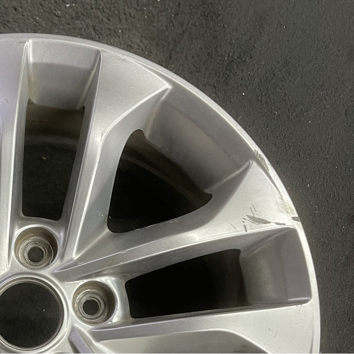 17" SANTA FE 19-20 17x7 alloy Original OEM Wheel Rim - Close-Up Detail
