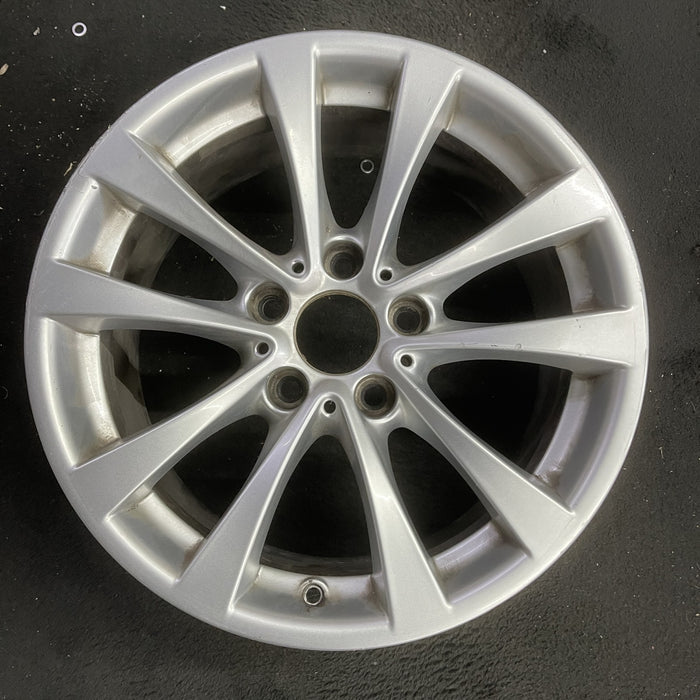 17" BMW 320i 12-13 , 17x7.5 , 5 spoke, V spoke, narrow spoke edge Original OEM - Angle View