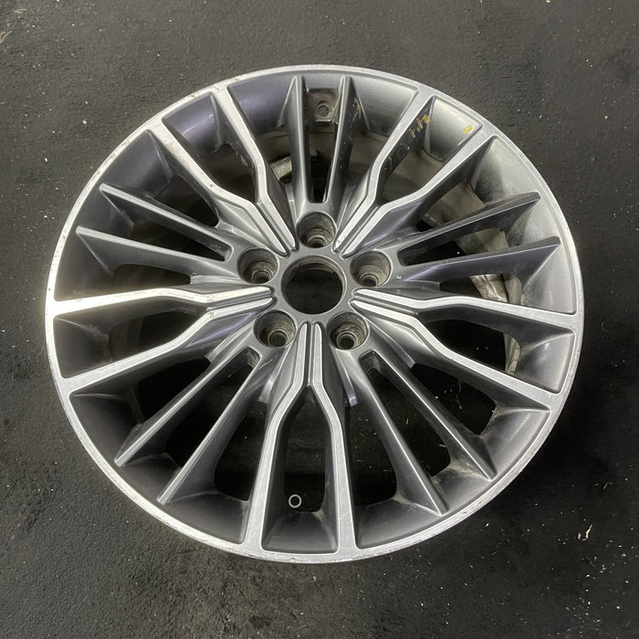 18" ELANTRA 17 18x7.5 , Original OEM Wheel Rim - Close-Up Detail