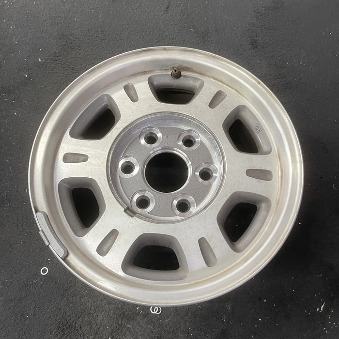 16" SAFARI 03-05 16x7 Original OEM Wheel Rim - Close-Up Detail