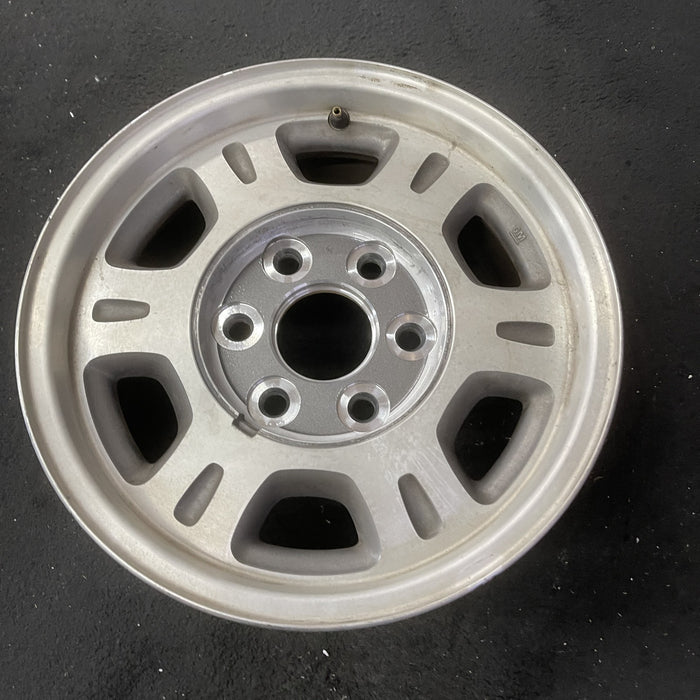 16" SAFARI 03-05 16x7 Original OEM Wheel Rim - Close-Up Detail