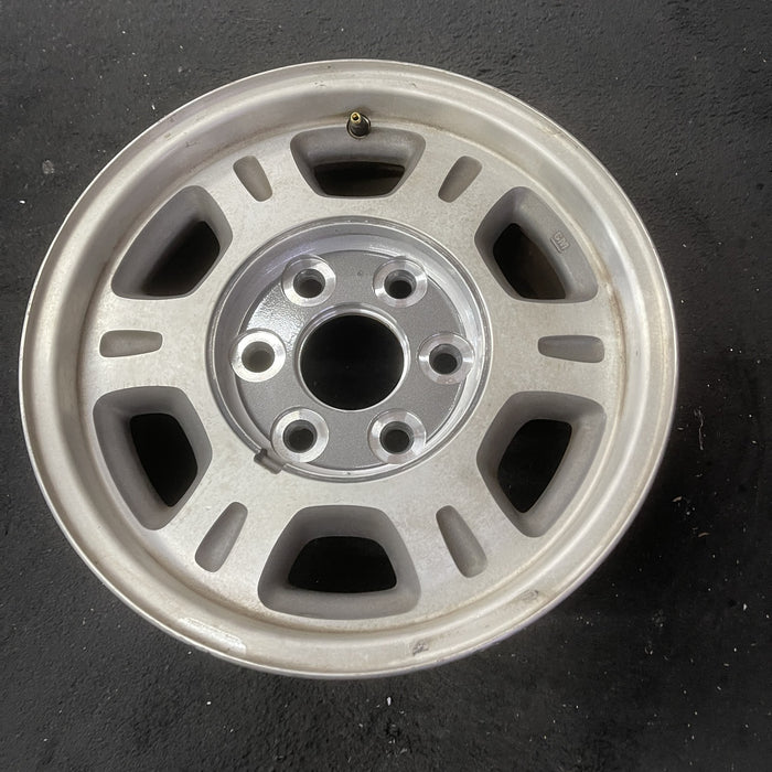 16" SAFARI 03-05 16x7 Original OEM Wheel Rim - Close-Up Detail