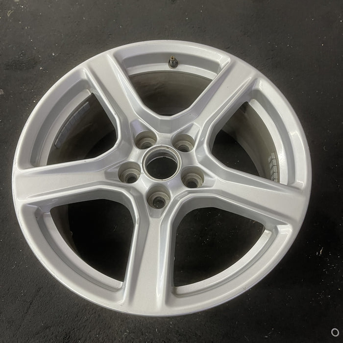 18" CAMARO 16-24 18x8.5 Original OEM Wheel Rim - Close-Up Detail