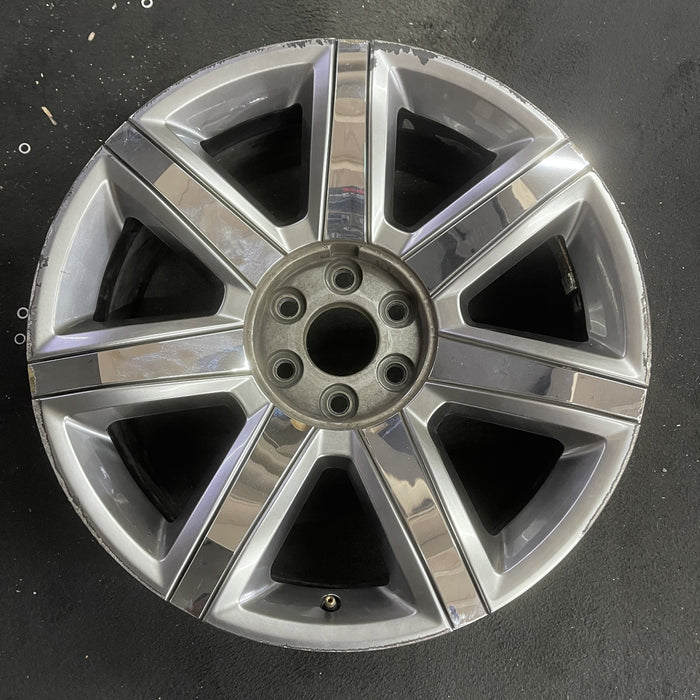 22" ESCALADE 15-20 22x9, 7 spoke, single, silver with chrome inserts, opt Q7L - Angle View