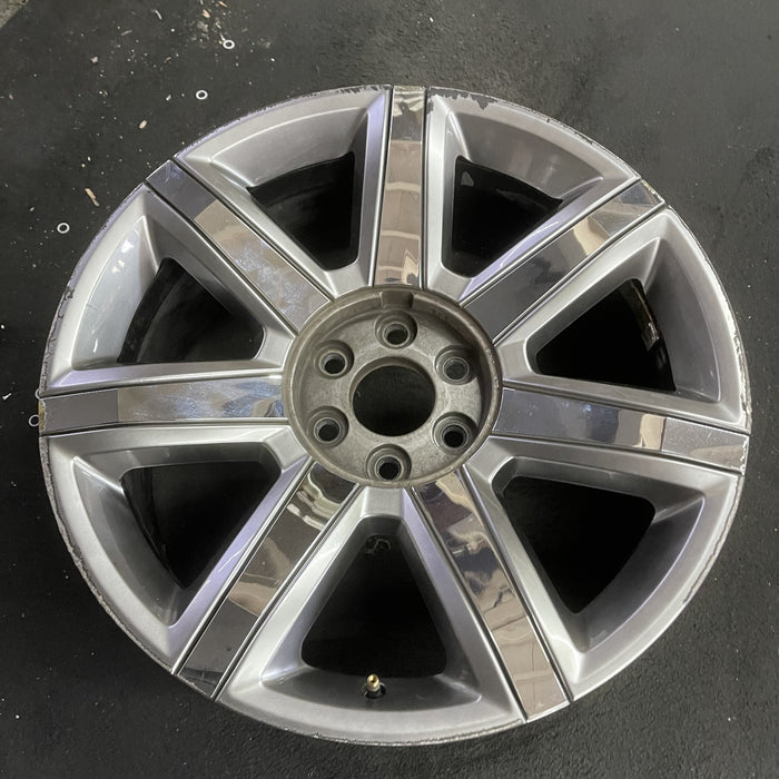 22" ESCALADE 15-20 22x9, 7 spoke, single, silver with chrome inserts, opt Q7L - Side Profile