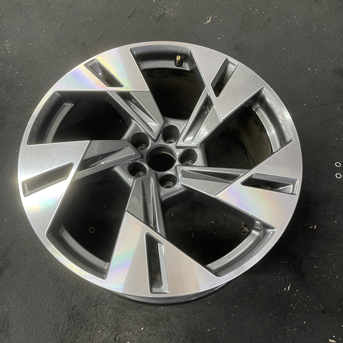 20" E-TRON 20 20x9 Original OEM Wheel Rim - Close-Up Detail