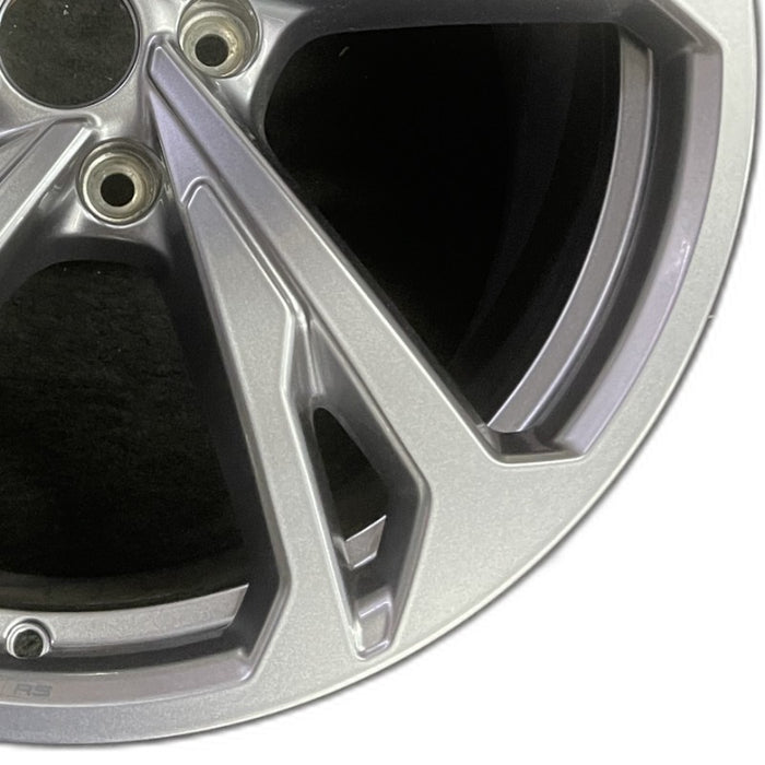 20" E-TRON GT 22-24 20x11 silver Original OEM Wheel Rim - Close-Up Detail