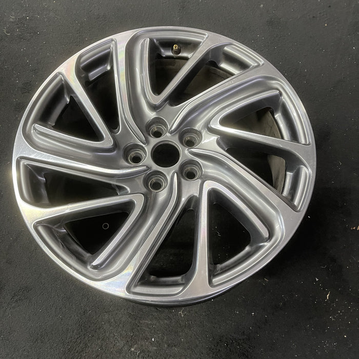 19" AVIATOR 20-24 19x8, Original OEM Wheel Rim - Close-Up Detail