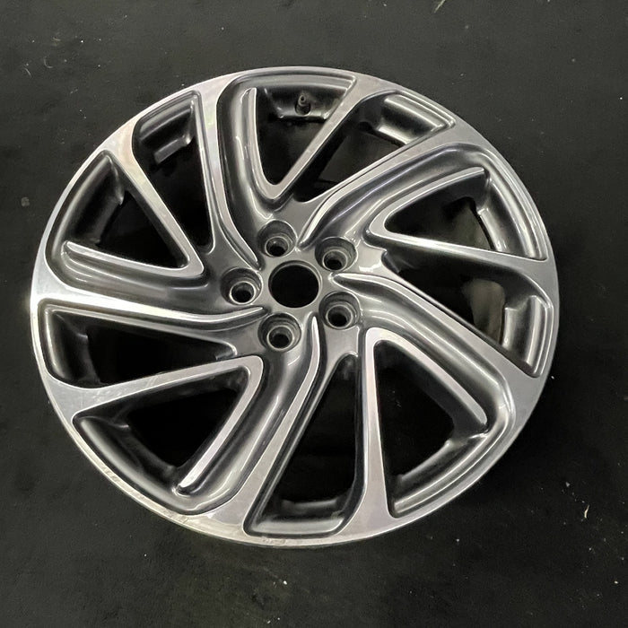 19" AVIATOR 20-24 19x8, Original OEM Wheel Rim - Close-Up Detail
