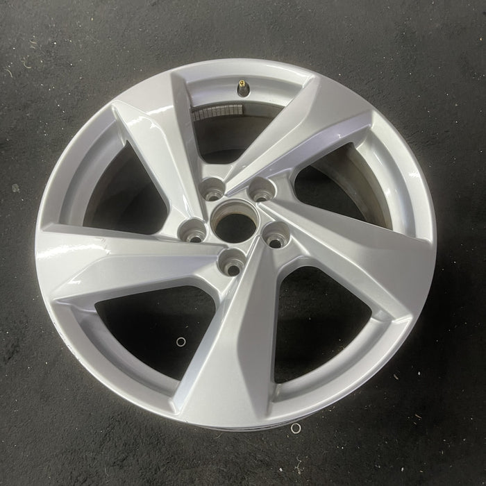 18" AUDI Q3 19-20 18x7 , Original OEM Wheel Rim - Close-Up Detail