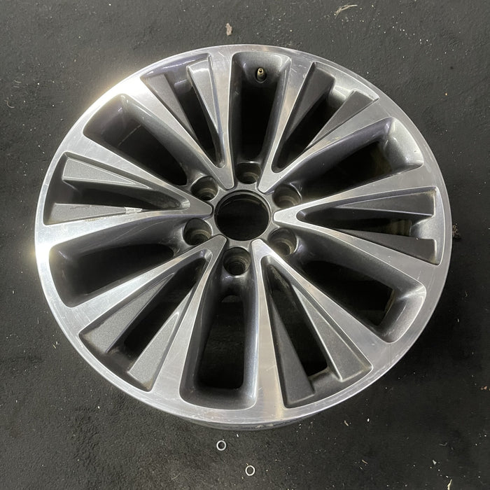 20" NAVIGATOR 15-17 20x8.5 , , machined face Original OEM Wheel Rim - Close-Up Detail